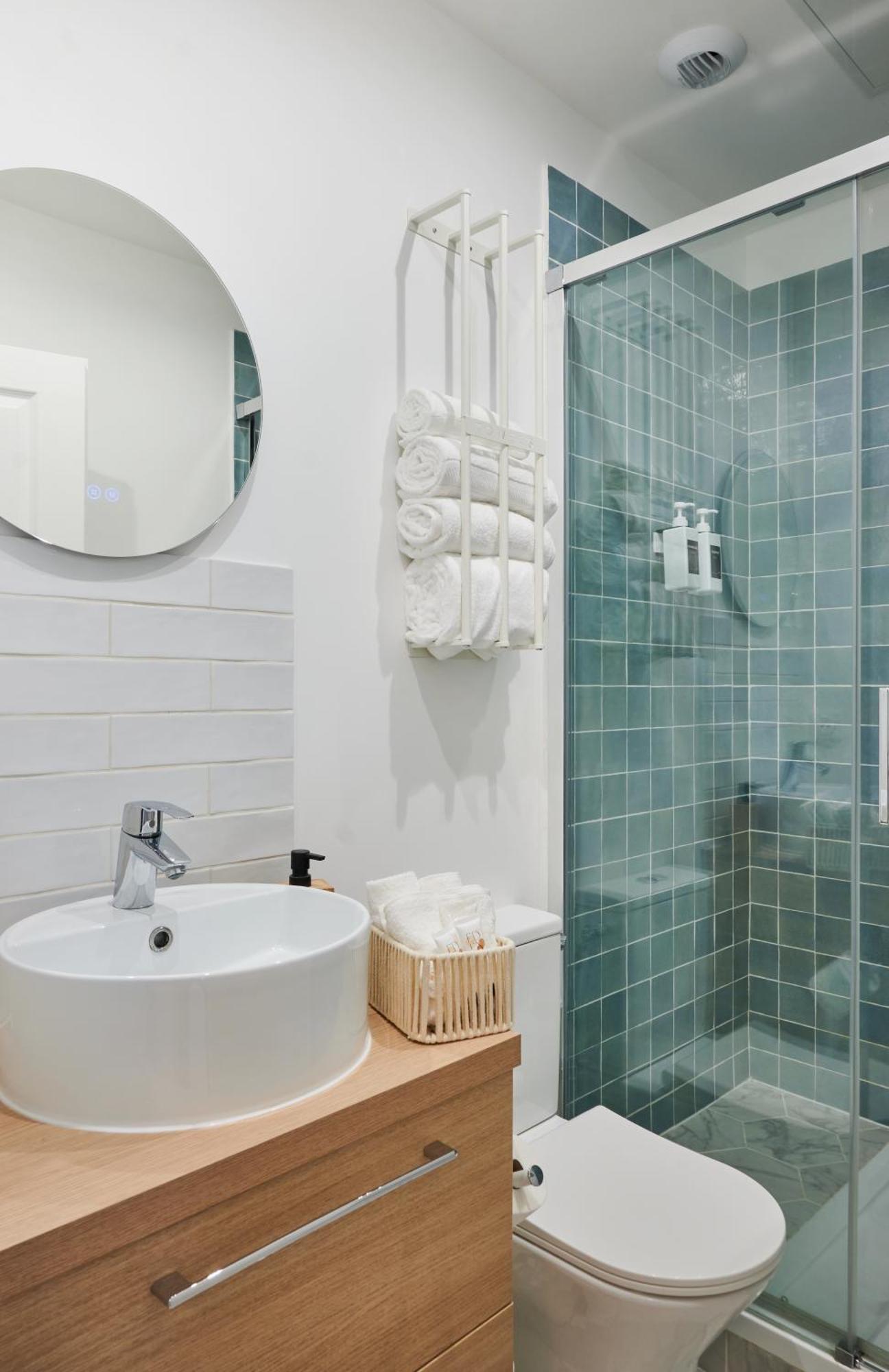 Apartment Cozy With 2 Bedrooms In - 14eme Paris