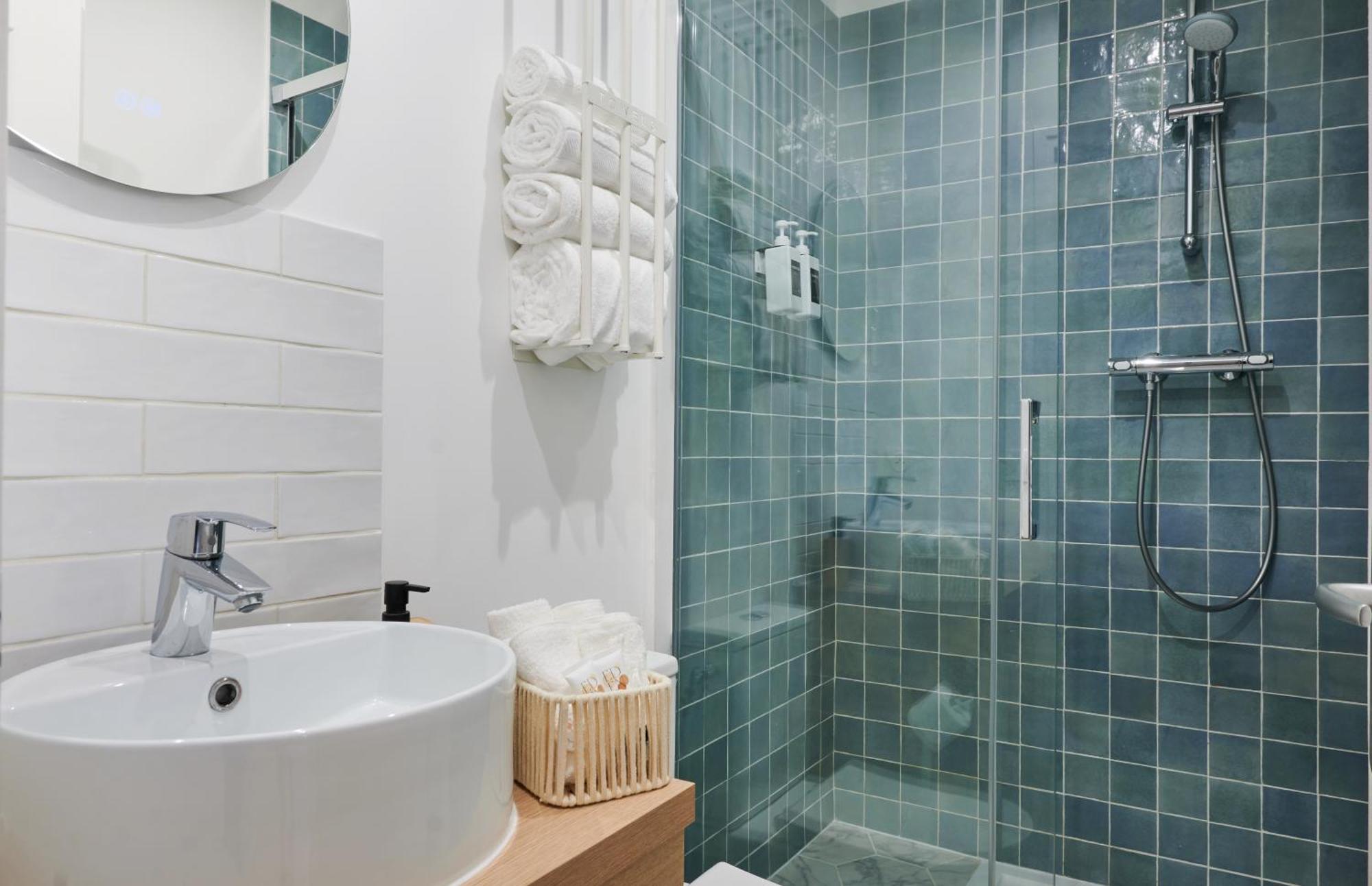 Cozy With 2 Bedrooms In - 14eme * Paris